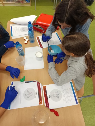 La densitat del diòxid de carboni.